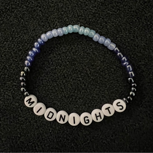 Taylor Swift friendship bracelet - Picture 1 of 2